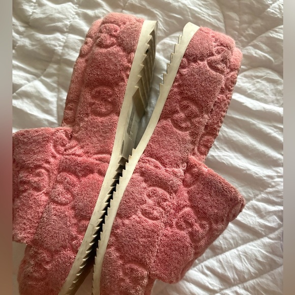 Gucci Blush Pink Embossed Slippers - Picture 4 of 4